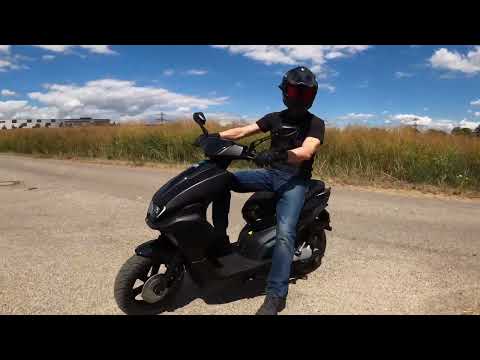 Nova Motors eRGT5 li der Sport Elektroroller