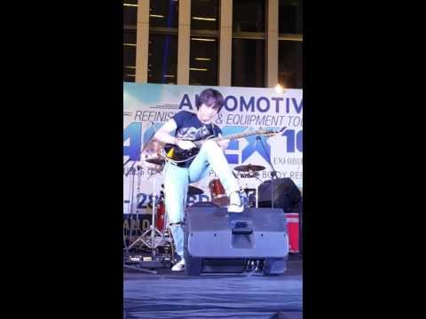 Van lee "Skizofrenia autopsy" shredd live @grand city surabaya