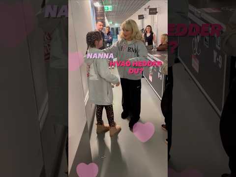 Nanna har MØDT Sabrina Carpenter!😲✨🩷#sabrinacarpentertour #shorts #ultranyt