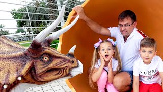 Download lagu Diana and Roma walk in the Dinosaur park & Museum of Illusions mp3 Download lagu Diana and Roma walk in the Dinosaur park & Museum of Illusions mp3