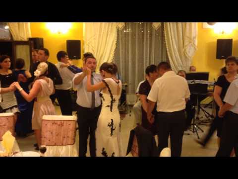 Claudia Volentir la nunta Marius si Irina - joc 2