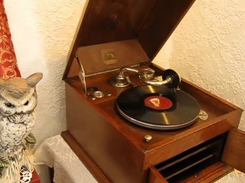 Morton Downey - Love Is A Dreamer.