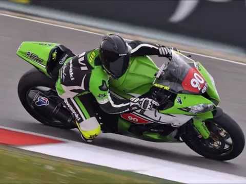 #72 Una famiglia in Superbike