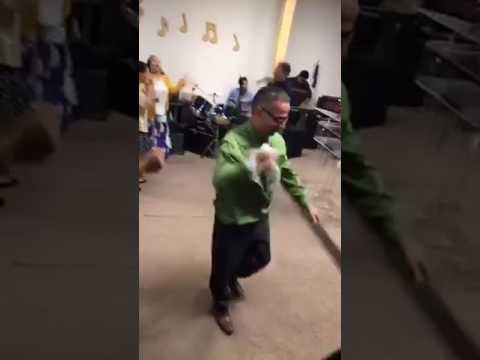 Evang. Josue Rosario Cantando Un Coro