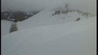 preview picture of video 'Snowboarding off-piste in Morzine - run 1'