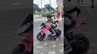Download lagu Bocah kecil yang lucu sedang mengendarai sepeda motornya #motor #motorbesar #ducati #lucu #sepeda #celanapendek #viral mp3