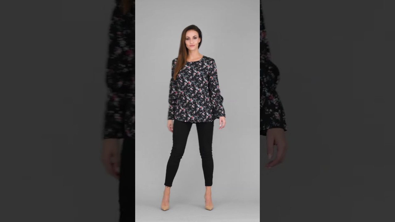 Odszyte.pl Czarna długa bluzka w kwiaty z rozkloszowanymi rękawami  marki Jelonek