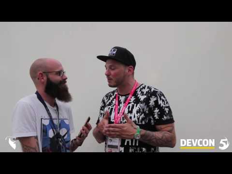 DJ Flo Yao im DEVCON5 Interview