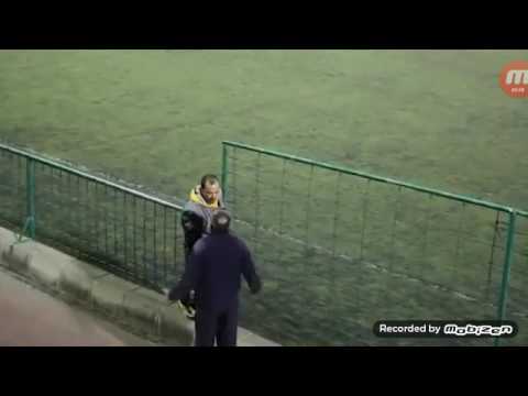 Rissa tra 2 ragazzi durante una partita di calcio