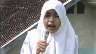 preview picture of video 'Puisi Indonesiaku Ai SMP 1 Cilawu - Garut video by Uus Darusman.mpg'