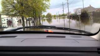 preview picture of video 'Pushing the Dodge 4x4 to the limit - Carencro flood'