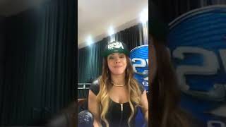 La materialista se cura con la canción de La insuperable