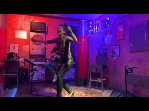 Zombie (Cranberries) Cover von Ina Pross Live im Cafe Am Tore am 16.12.2021