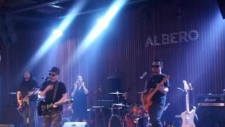 Download lagu The Fly - Mencintaimu (Keangkuhanku) (Silver Fly 12 Desember 2019 at Albero Music and Bar Tebet) mp3