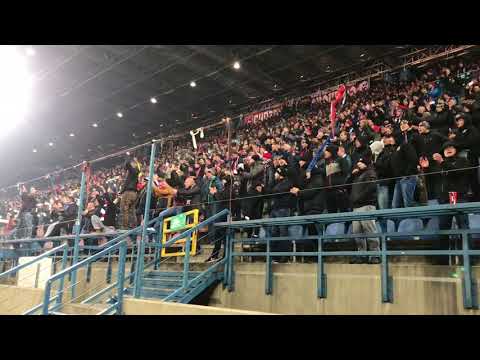 Wspólna zabawa kibiców i piłkarzy Wisły po wygranym meczu z Arką (17.02.2018)