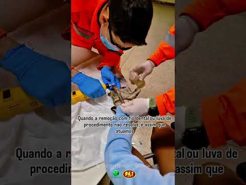 BOMBEIROS RETIRAM ANEL PRESO AO DEDO DE JOVEM EM JANUÁRIA/MG