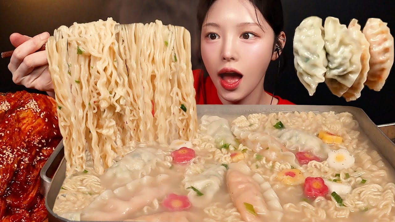 SUB)새해 첫 먹방! 떡만두라면에 매운 생김치까지🍜사골라면 꿀조합 Tteok Mandu Ramyeon with Spicy Kimchi Mukbang ASM