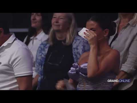 Ceo studio Zvezda Granda u suzama