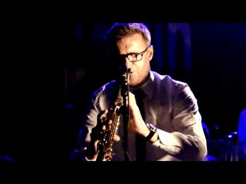 Electro Deluxe Big Band -- Jazzin' Cheverny -- Chorus Pierre Desassis (saxophone soprano).