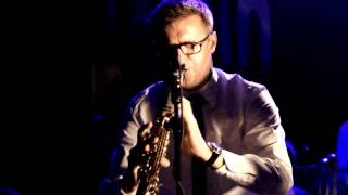 Electro Deluxe Big Band -- Jazzin' Cheverny -- Chorus Pierre Desassis (saxophone soprano).