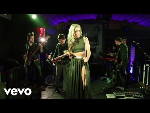 Axelle Lioness - Tiptoes (LIVE)