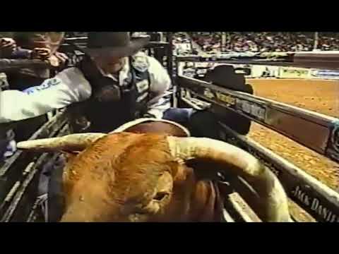 Little Yellow Jacket bucks Owen Washburn - 04 PBR Albuquerque