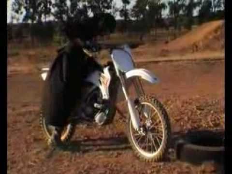 Suor Nausica sulla sua Moto da Cross