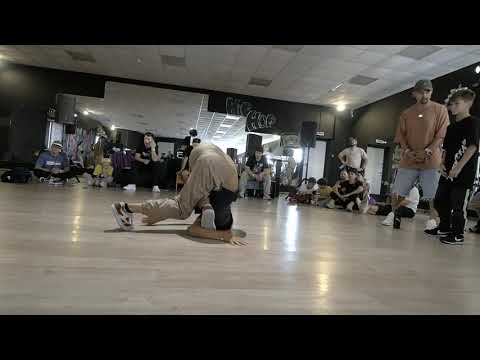 Брейкданс батл ↔ Дети 10-13 лет ↔ Gera vs Walkman ↔ 1'8 ↔ WHO IS WIN #whoiswin #bmvideo