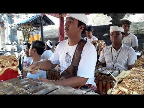 Gambelan GONG Bali Instrumen Seni Budaya Bali