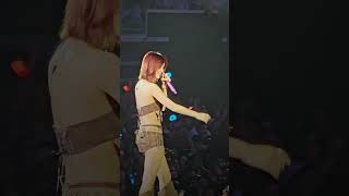 Download lagu [4K] The way MOMO hit JEONGYEON so funny #momo #jeongyeon #kpop #twice mp3