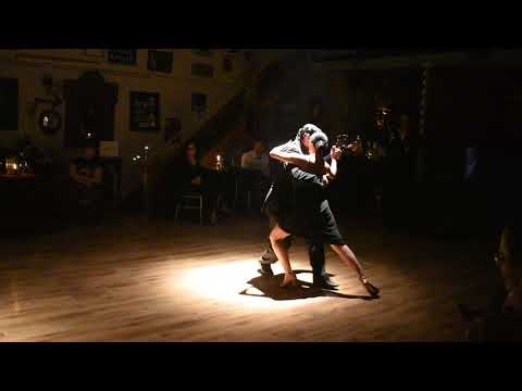 Natalia Hills - Alejandro Aquino (Gallo Ciego) Athens 01/01/2018 4/4