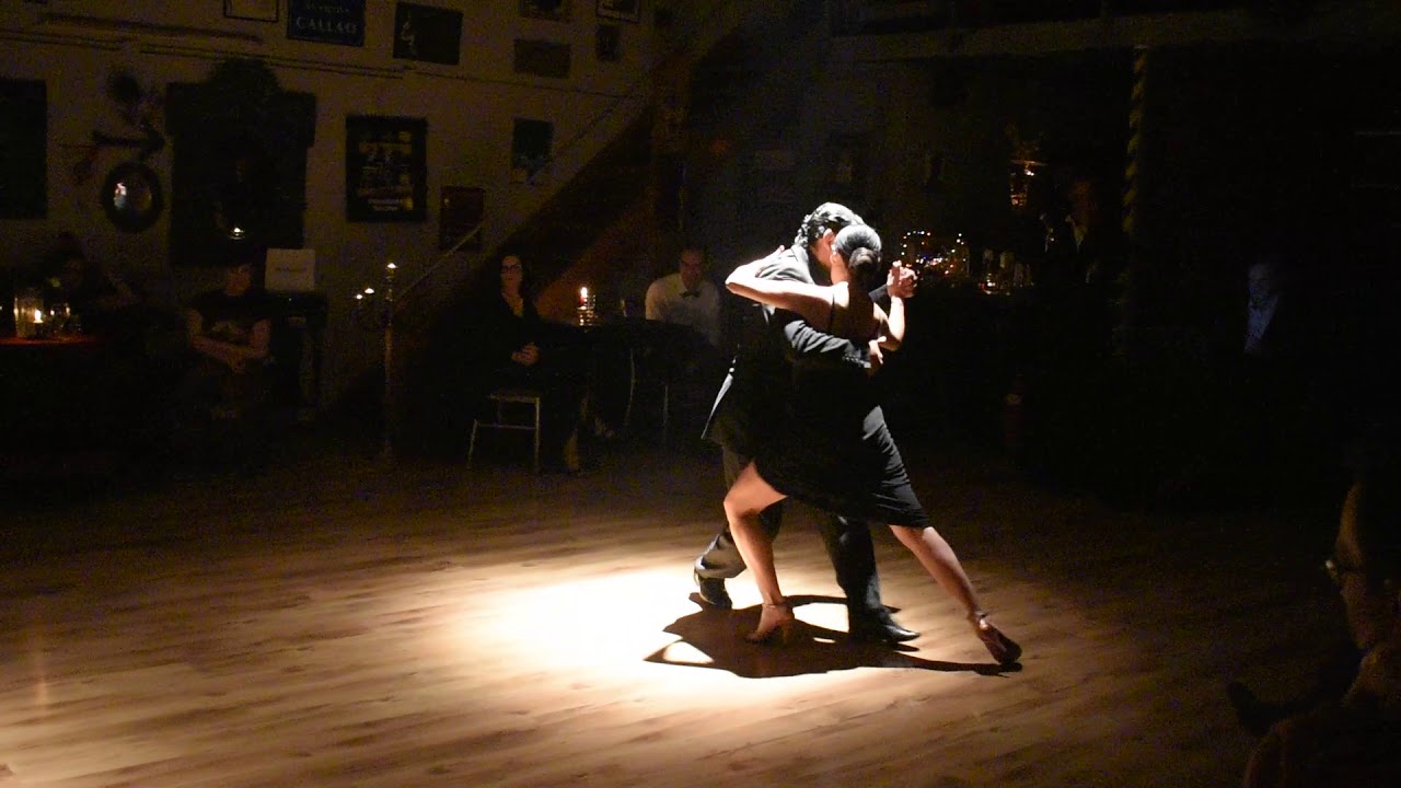 Natalia Hills - Alejandro Aquino (Gallo Ciego) Athens 01/01/2018 4/4