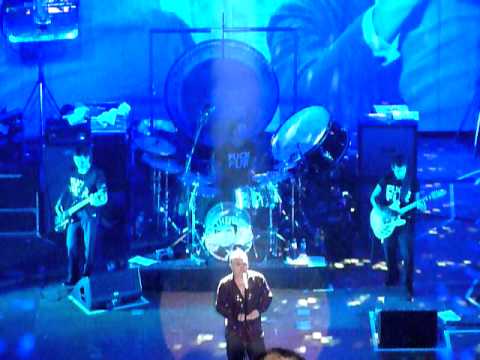 Morrissey - Satellite Of Love (Lou Reed Cover) - St George's Hall Bradford - 2011