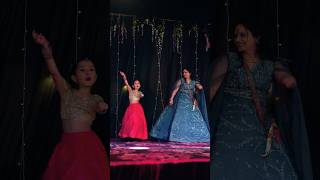 Download lagu Mehndi Laga Ke Rakhna #weddingdance #ytshorts #somisharma #dance #weddingdress mp3