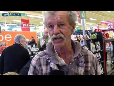 Robinson's Independent Grocer distribui mantimentos grátis