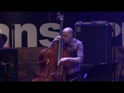 Grégory Privat, Chris Jennings, Tilo Bertholo : Looking Up (Michel Petruccani)