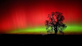 Las auroras boreales brillan en el cielo nocturno sobre Alemania