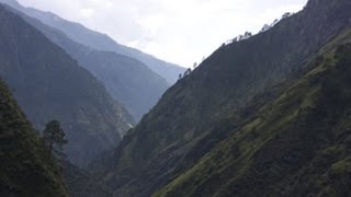 preview picture of video 'Life threatening road in Himalaya'