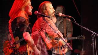 Allison Moorer    Sing me to sleep