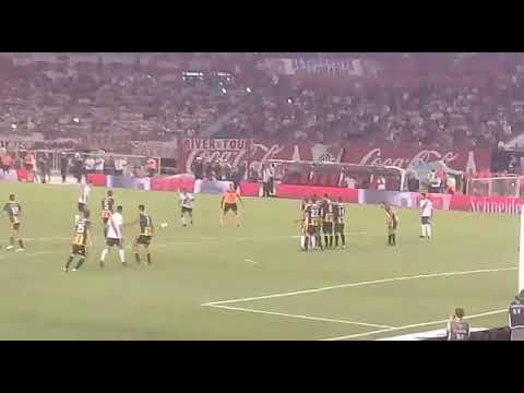 Primer gol de scocco contra olimpo