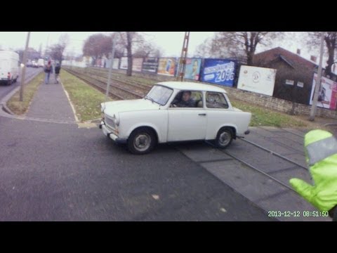 Trabant reverses for me - Trabant visszatolat a kedvemért