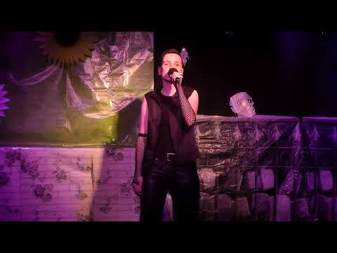 Trash Deluxe 08-09-2012  (18)  „Mad world“