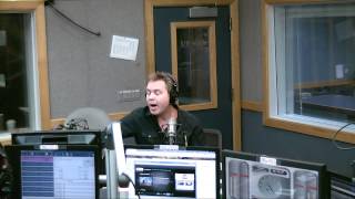 Carl Gentry performs his favorite Christmas song 'Please Come Home for Christmas'