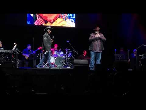 Jeff Lewis & Bill Cherry sing Got A Thing About You Baby 2021 Tupelo Elvis Festival