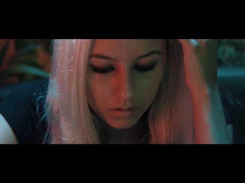 Video thumbnail for Τα Όνειρα των Κοριτσιών Έχουν Μουσική Υπόκρουση (Ta Oneira ton Koritsion Exoun Mousiki Ipokrousi)