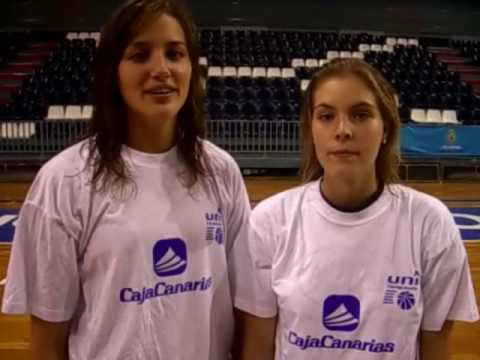 Las integrantes del Uni CajaCanarias felicitan a MenceyesBas