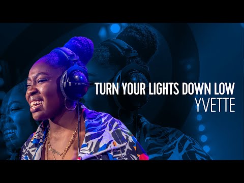 Bob Marley ft. Lauryn Hill - Turn Your Lights Down Low (Yvette uit 'The Voice' cover) | Live bij Q