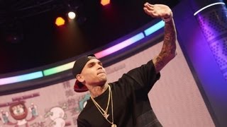 Chris Brown defends himself on Twitter