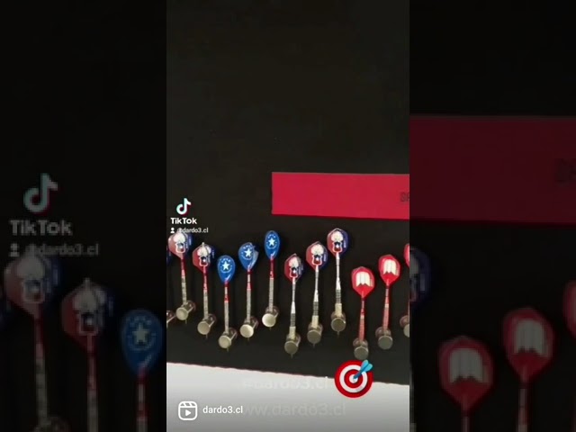 Vídeo relacionado con Ruthless Home Darts Centre - Centro completo de dardos para el hogar, incluye gabinete, diana y 2 juegos de dardos (CAB518)