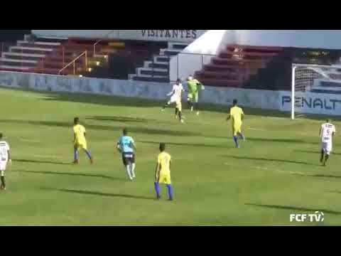 Assistência do Douglas Silva que resultou em gol